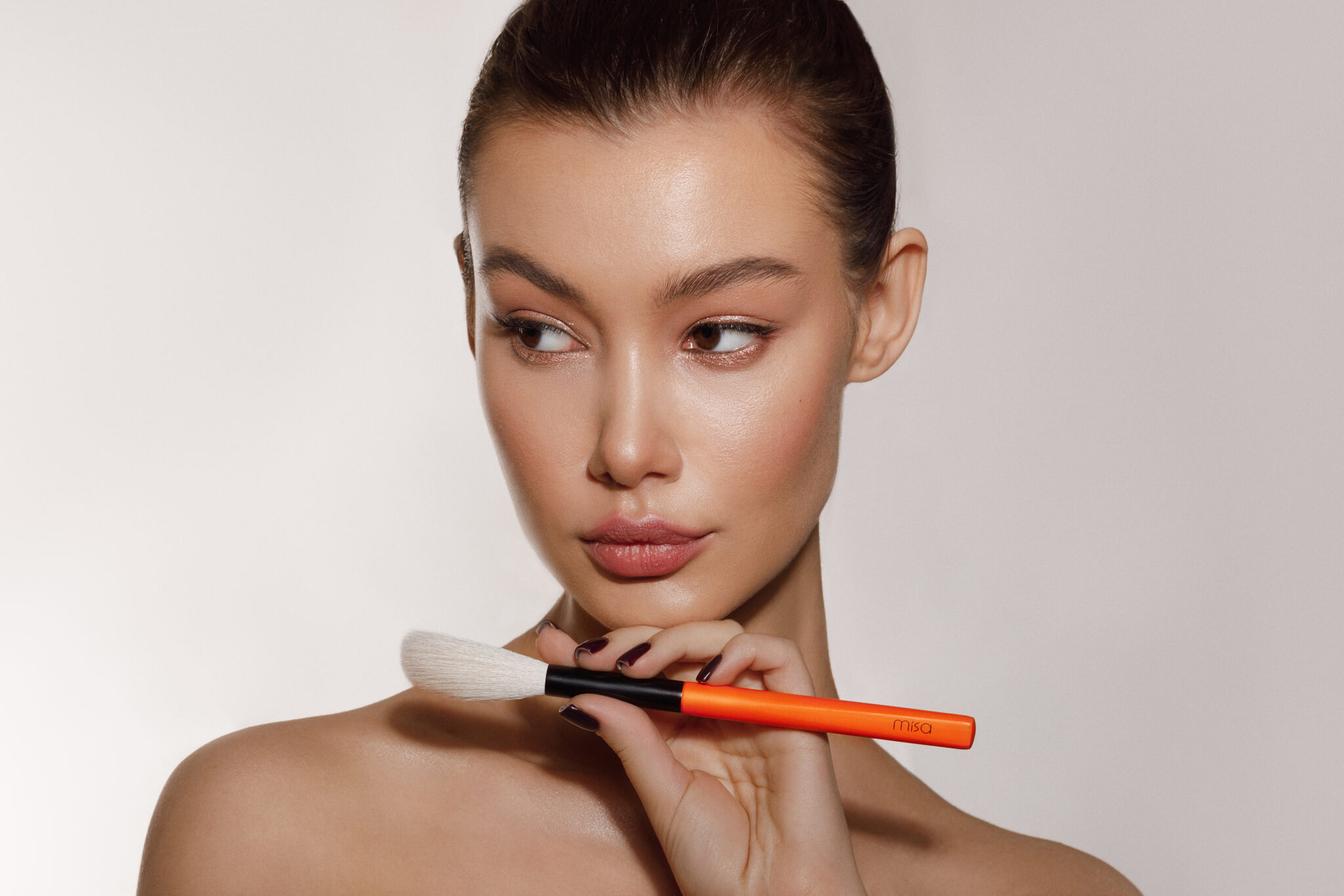 O5 Orange Kiss Angled HIGHLIGHTING BRUSH Buy online at Misa Shop with worldwide delivery Misa
